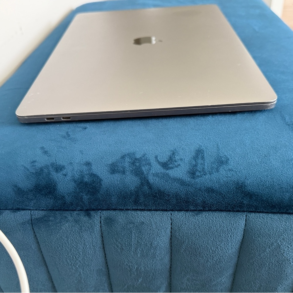 Apple MacBook Pro in Silver 15-inch 2018 with Charger - Picture 3 of 7